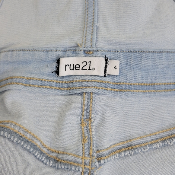 EUC Rue 21 Distressed Jean Denim Overalls Shorts Jumper, Stretch, Size 4 - Picture 3 of 5